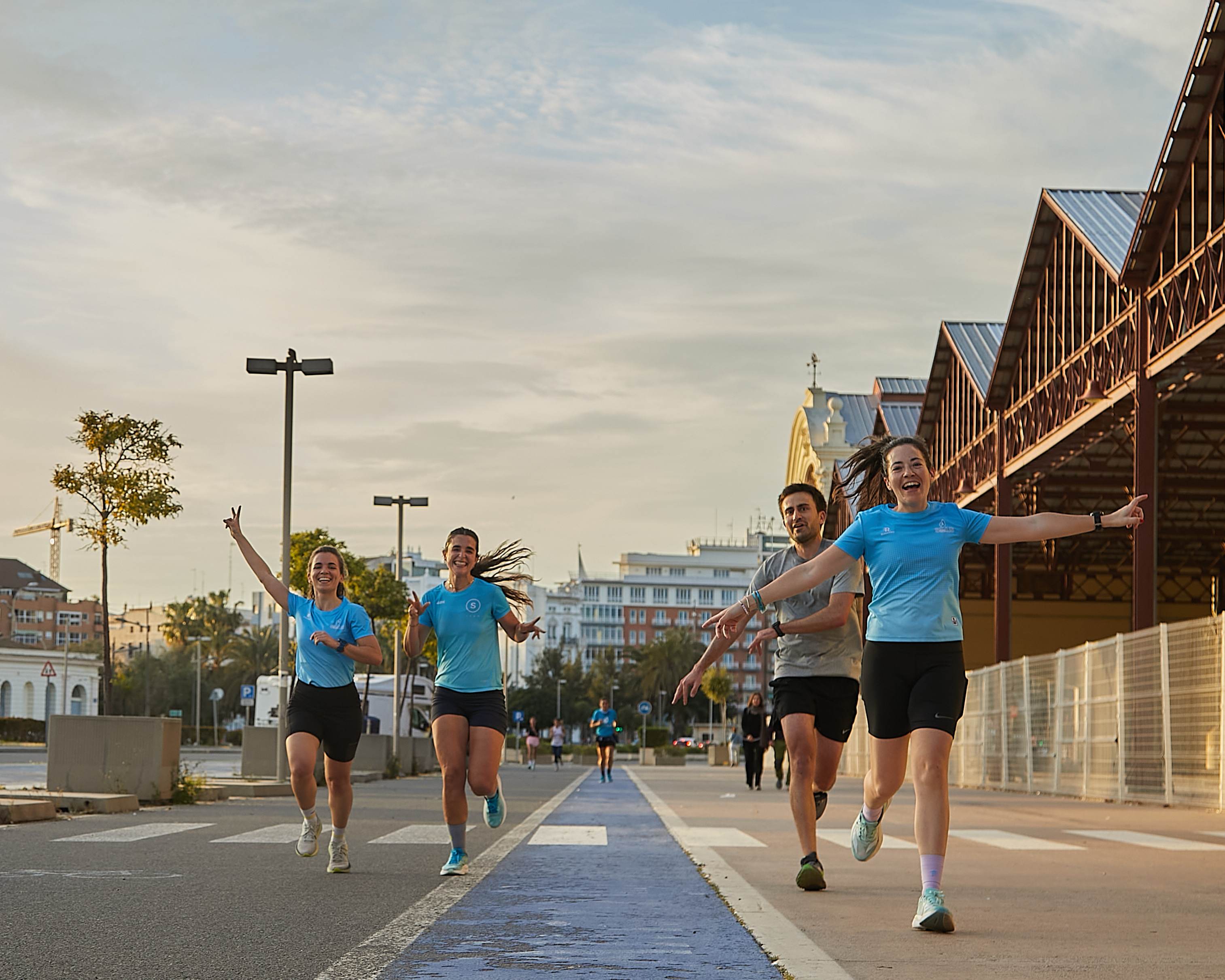 Grupo de Sanus Running entrenando junto en Valencia